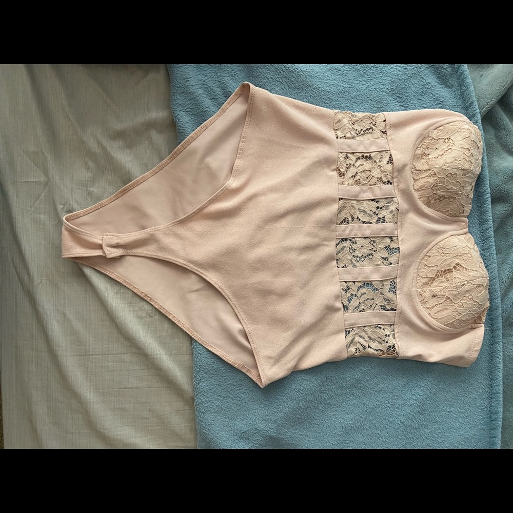 Strapless girdle